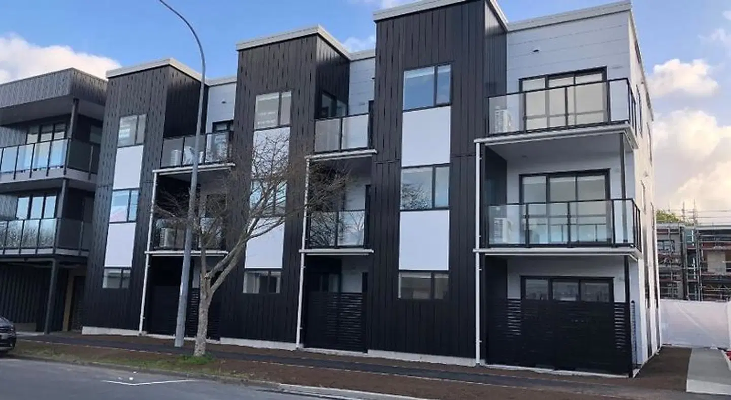 Central Stadium Apartments EXTERIOR