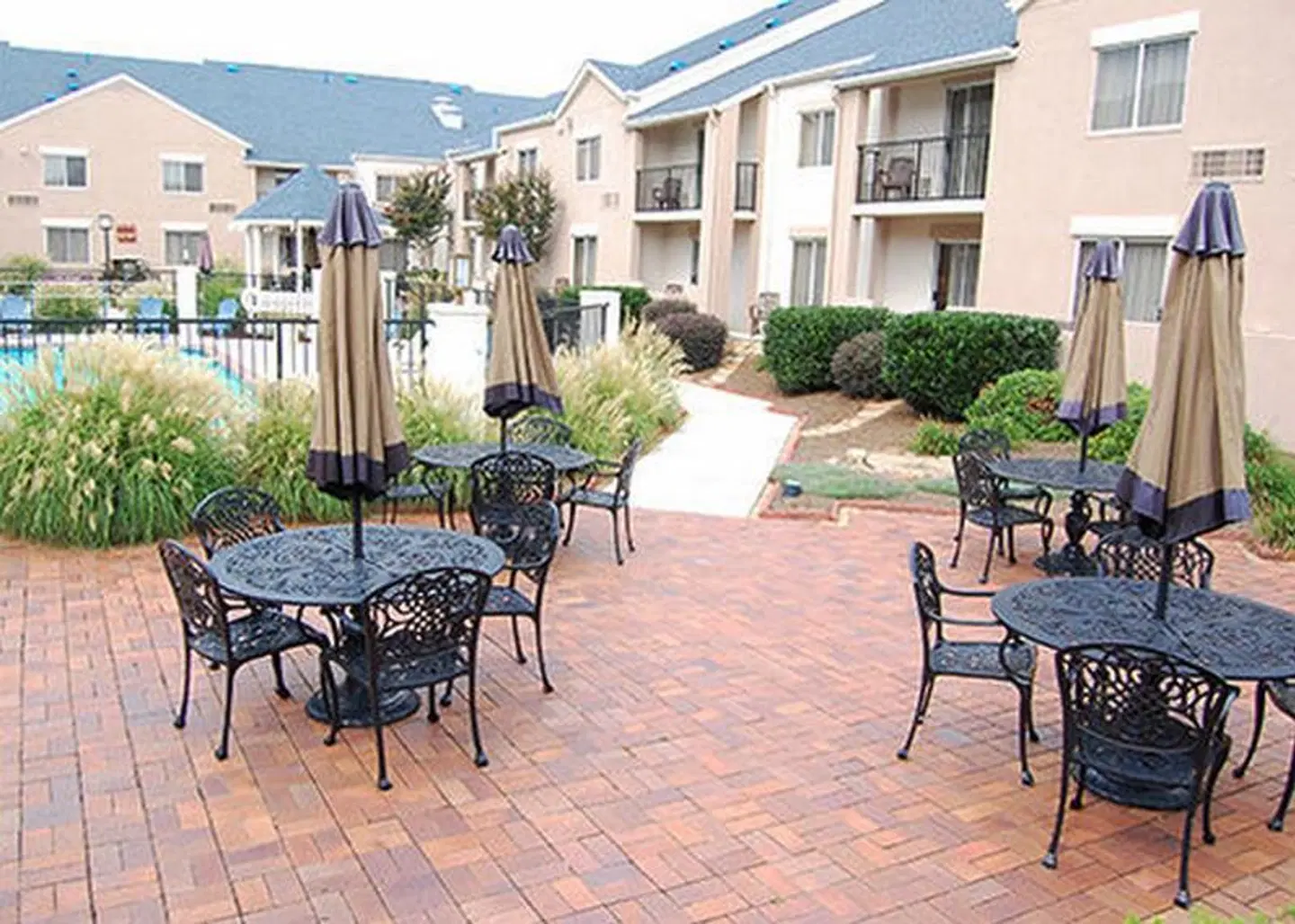 Red Roof PLUS+ & Suites Knoxville West-Cedar Bluff Terrasse