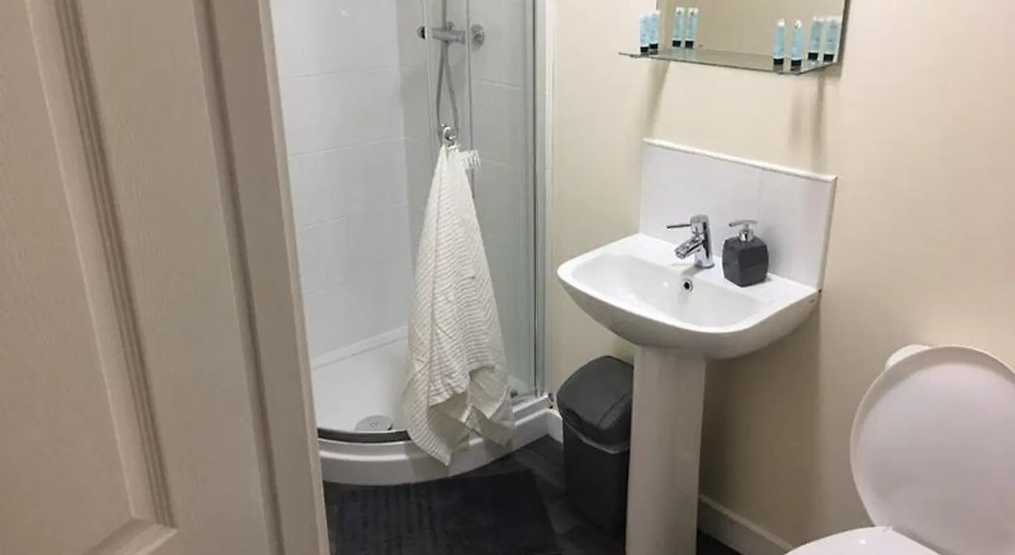 Stonefield Rooms Badezimmer