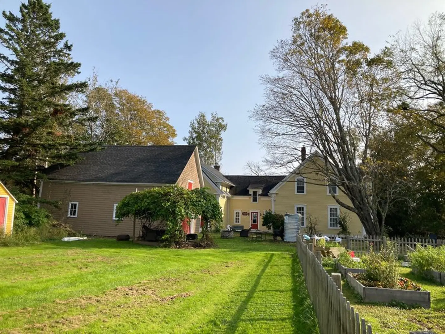 1854, The Maplegrove Inn EXTERIOR