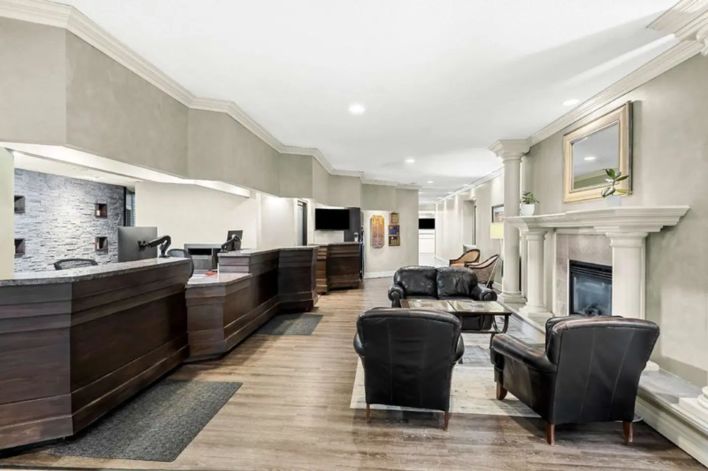 Best Western Plus Mariposa Inn & Conference Centre LOUNGE_LOBBY