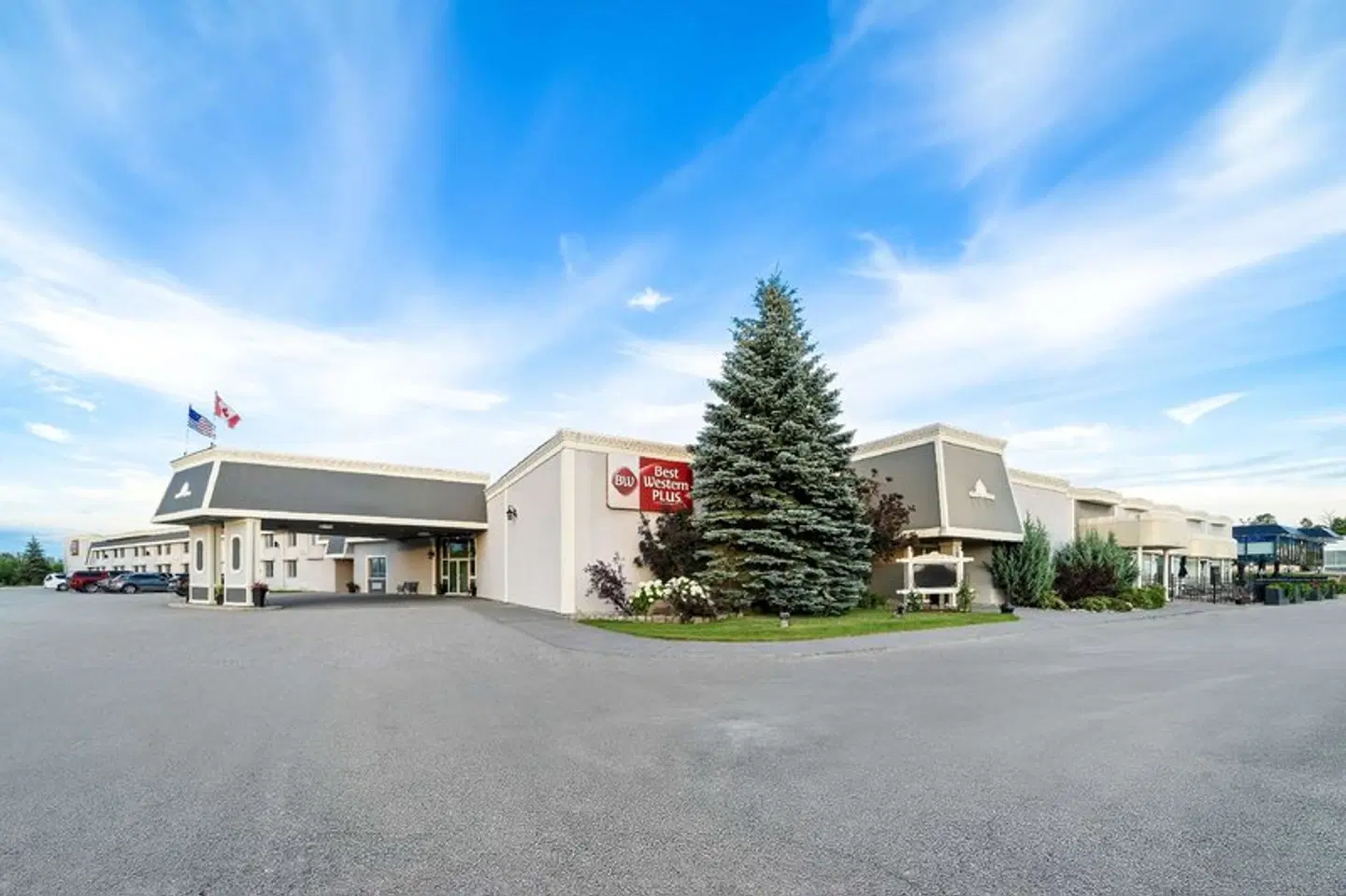 Best Western Plus Mariposa Inn & Conference Centre EXTERIOR