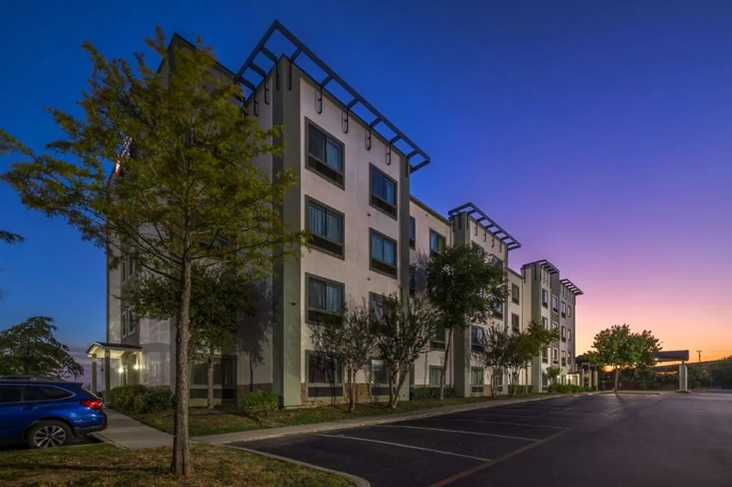 Best Western Plus Atrea Hotel and Suites EXTERIOR
