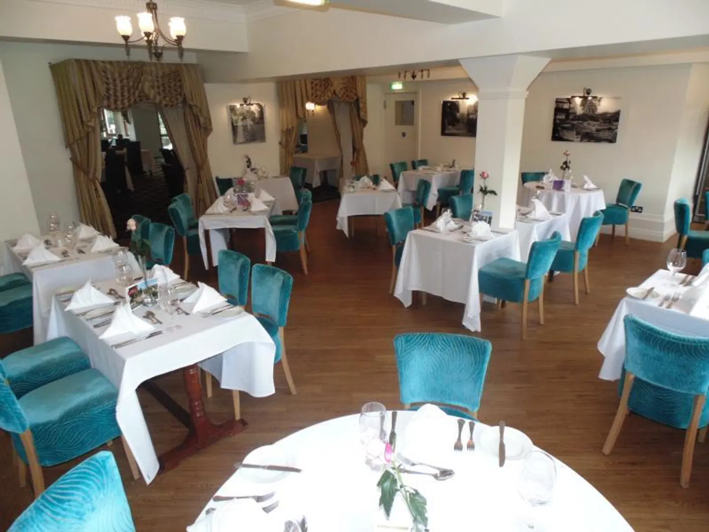 De Rougemont Manor Hotel Restaurant