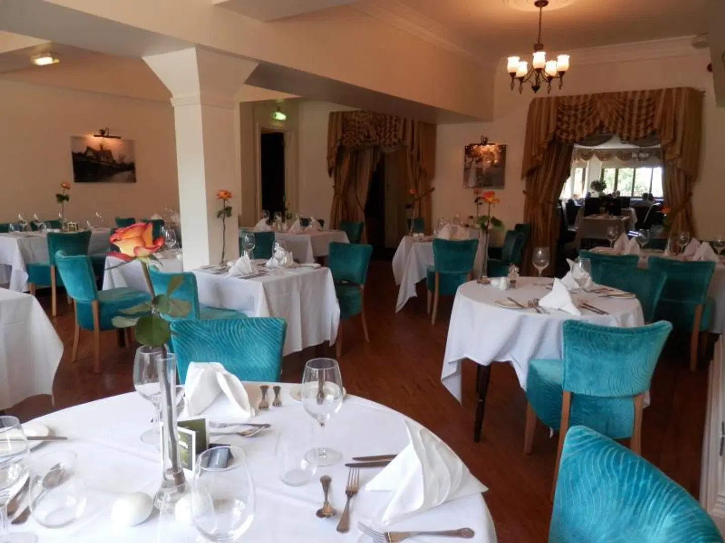 De Rougemont Manor Hotel Restaurant