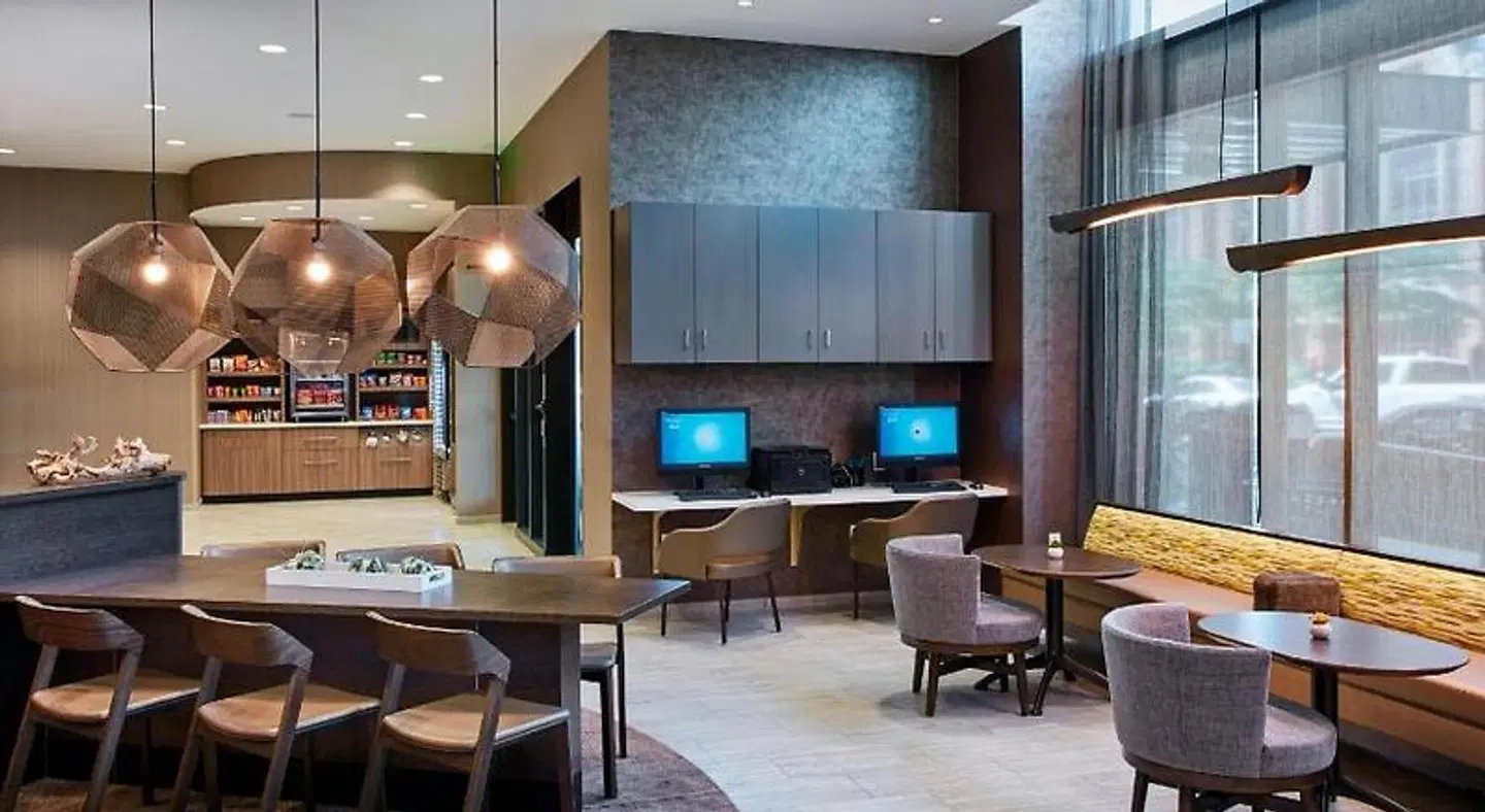 SpringHill Suites by Marriott Milwaukee Downtown Bar