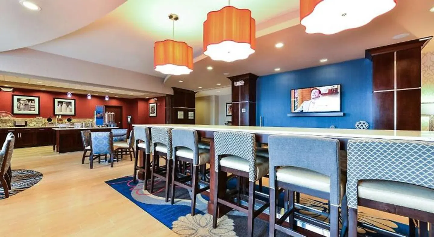 Hampton Inn Corning/Painted Post Bar