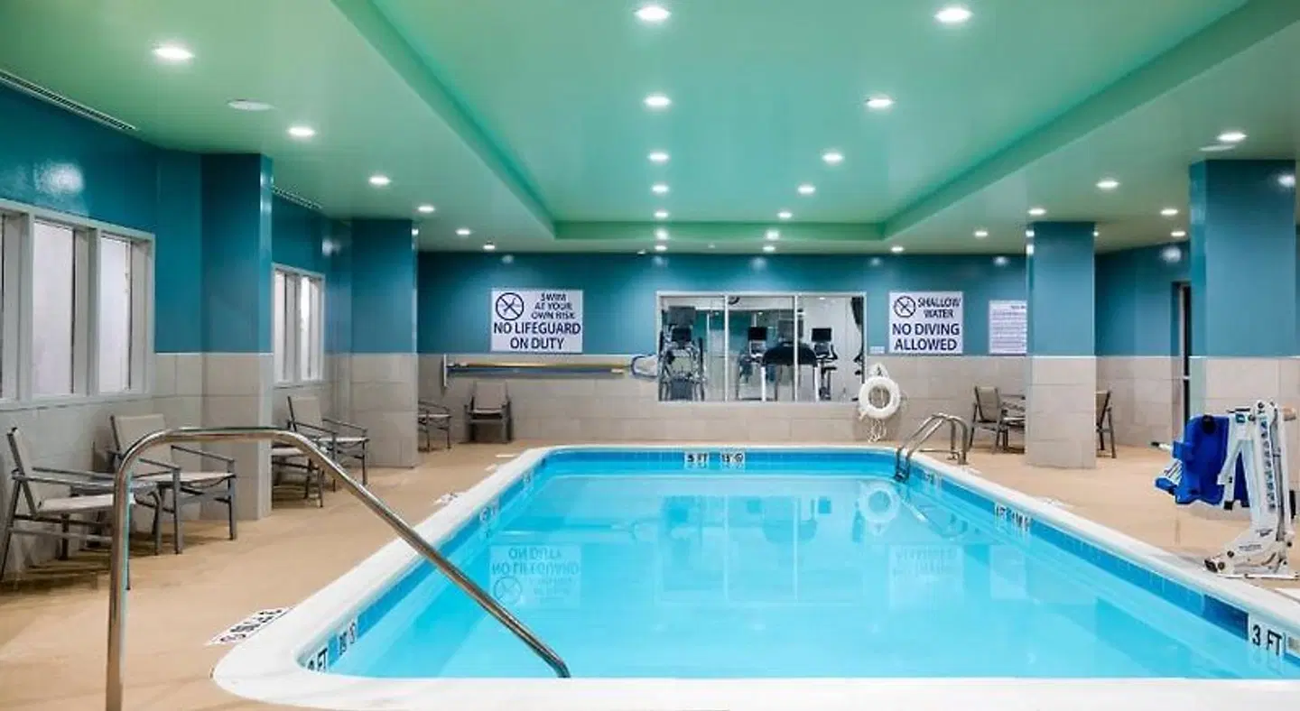 Holiday Inn Express & Suites Florence I-95 & I-20 Civic Ctr by IHG Hallenbad