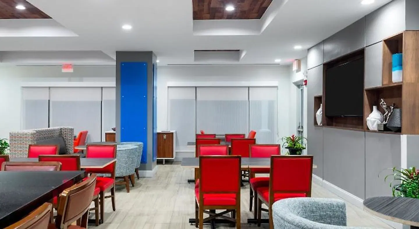 Holiday Inn Express & Suites Florence I-95 & I-20 Civic Ctr by IHG LOUNGE_LOBBY