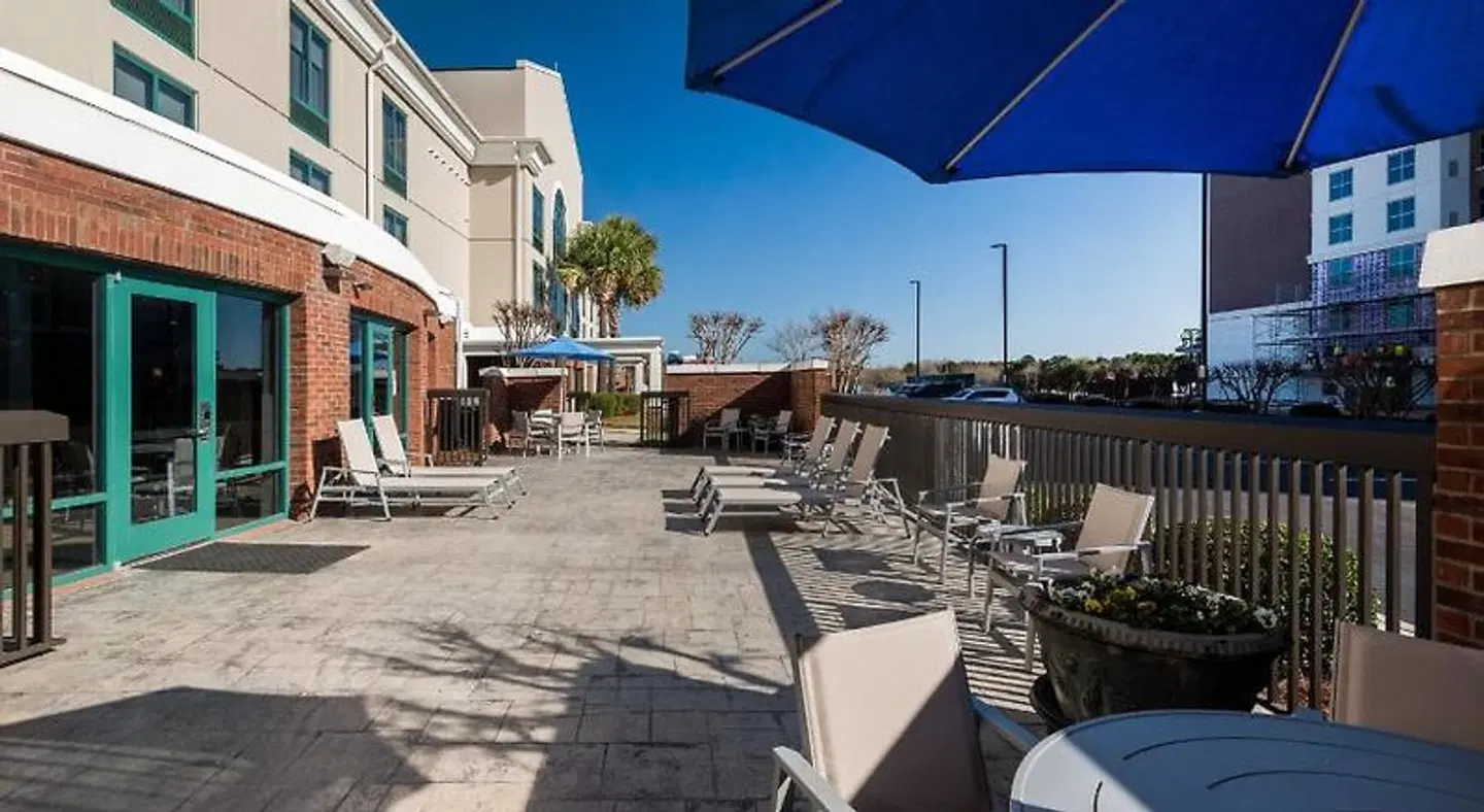 Holiday Inn Express & Suites Florence I-95 & I-20 Civic Ctr by IHG Terrasse