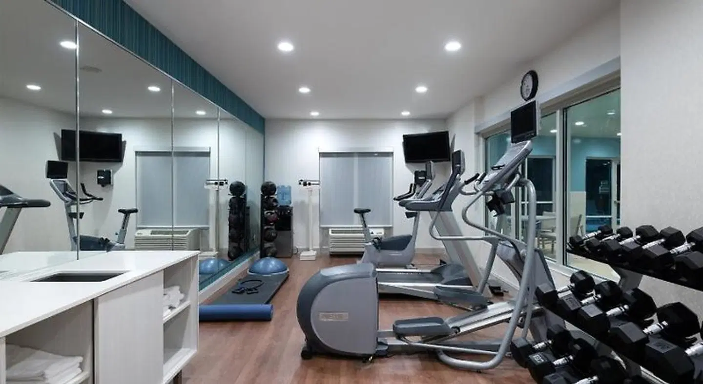 Holiday Inn Express & Suites Florence I-95 & I-20 Civic Ctr by IHG SPORTS_AND_LEISURE