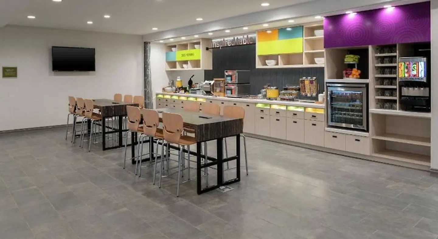 Home2 Suites by Hilton Indianapolis Airport Restaurant