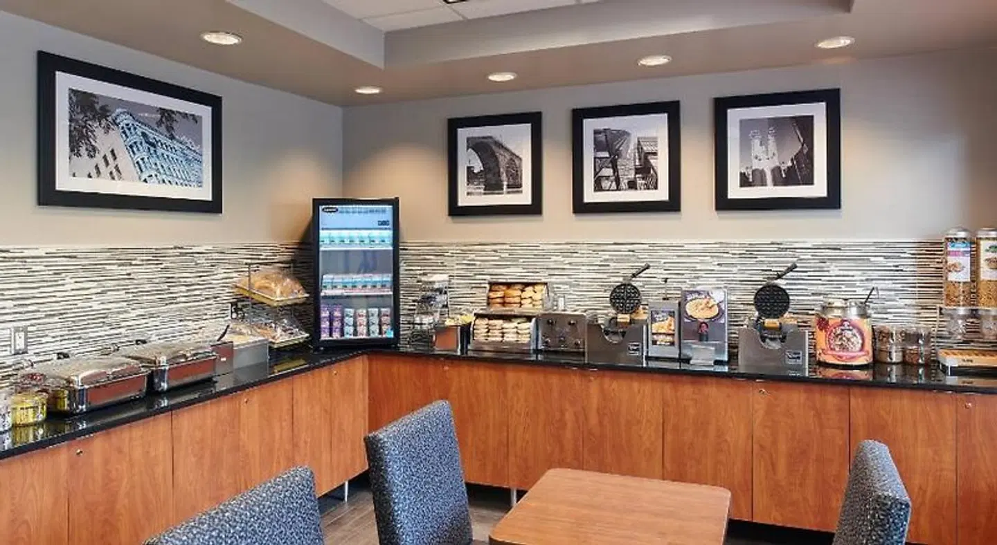 TownePlace Suites by Marriott Minneapolis Downtown/North Loop Bar