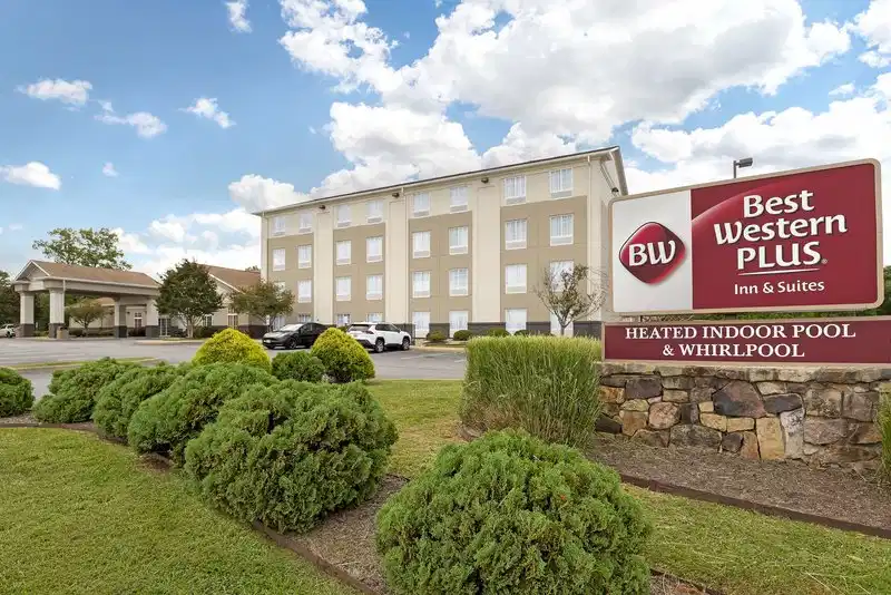Best Western Plus Crossroads Inn & Suites – Hotelfoto