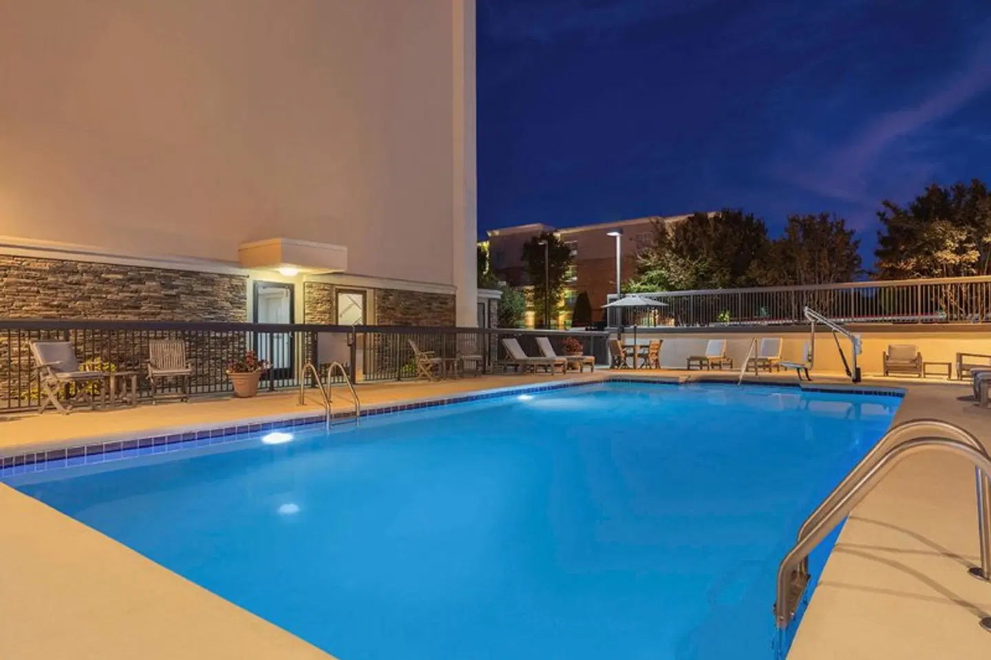 Hampton Inn Charlottesville OUTDOOR_POOL