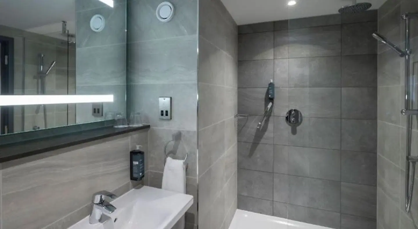 Maldron Hotel Manchester Cathedral Quarter Badezimmer