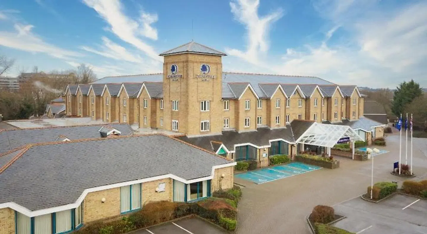 DoubleTree by Hilton London Elstree EXTERIOR
