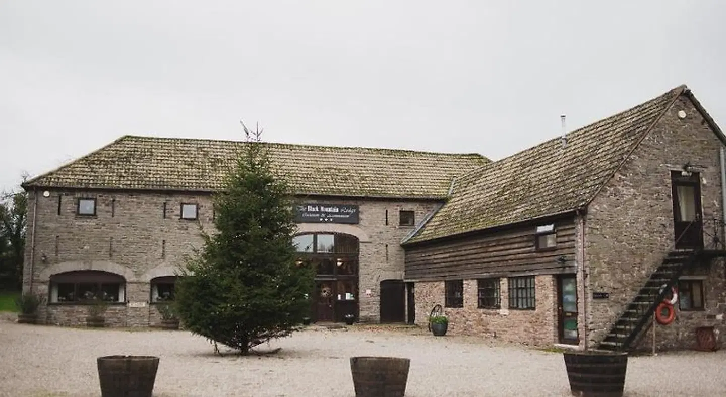 Black Mountain Lodge EXTERIOR