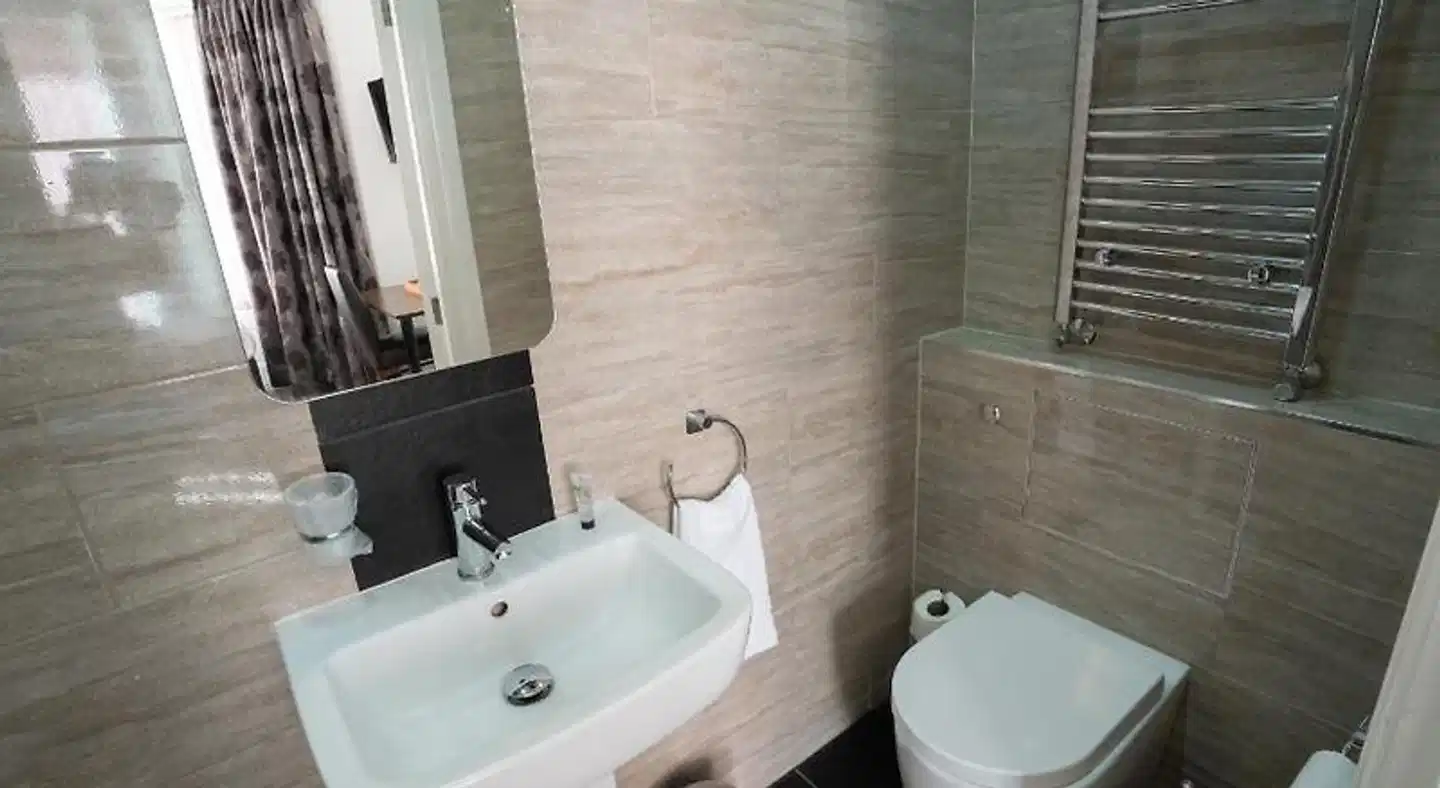 The Hop Inn Badezimmer