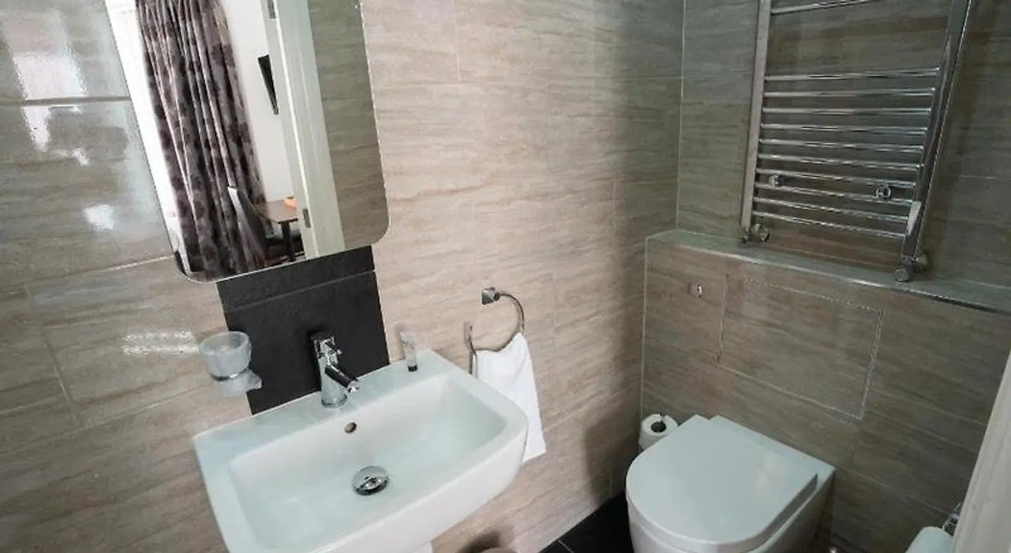 The Hop Inn Badezimmer