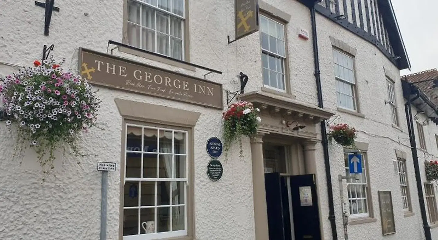 The George Inn EXTERIOR