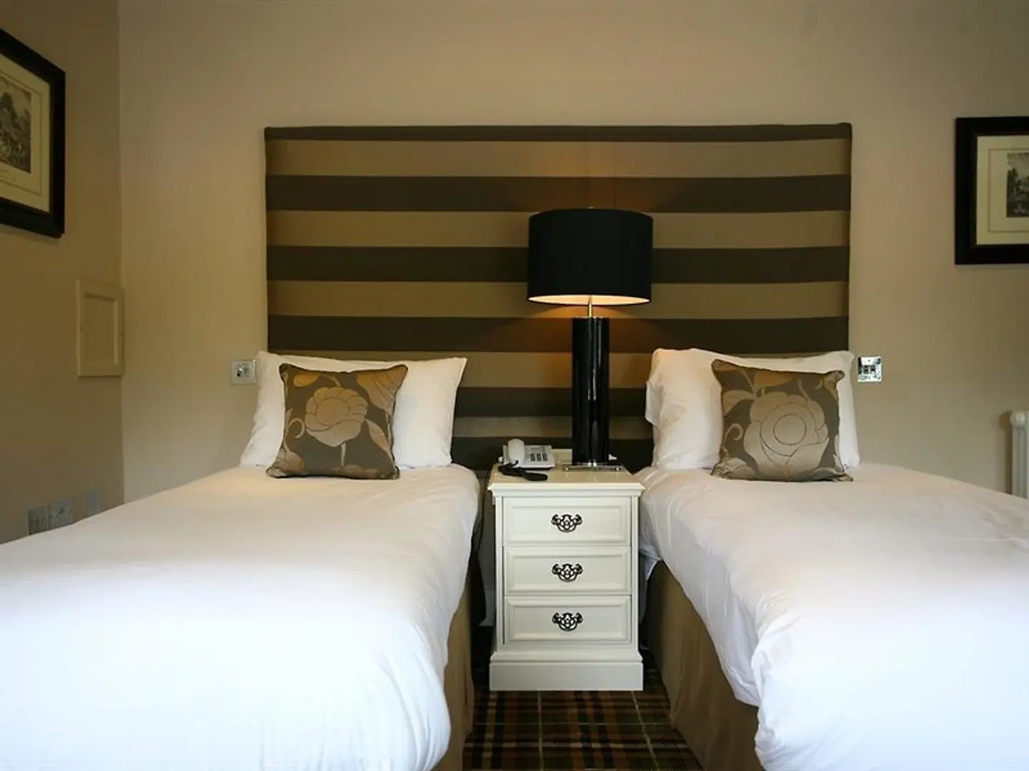 The White Hart ROOM_EXAMPLE
