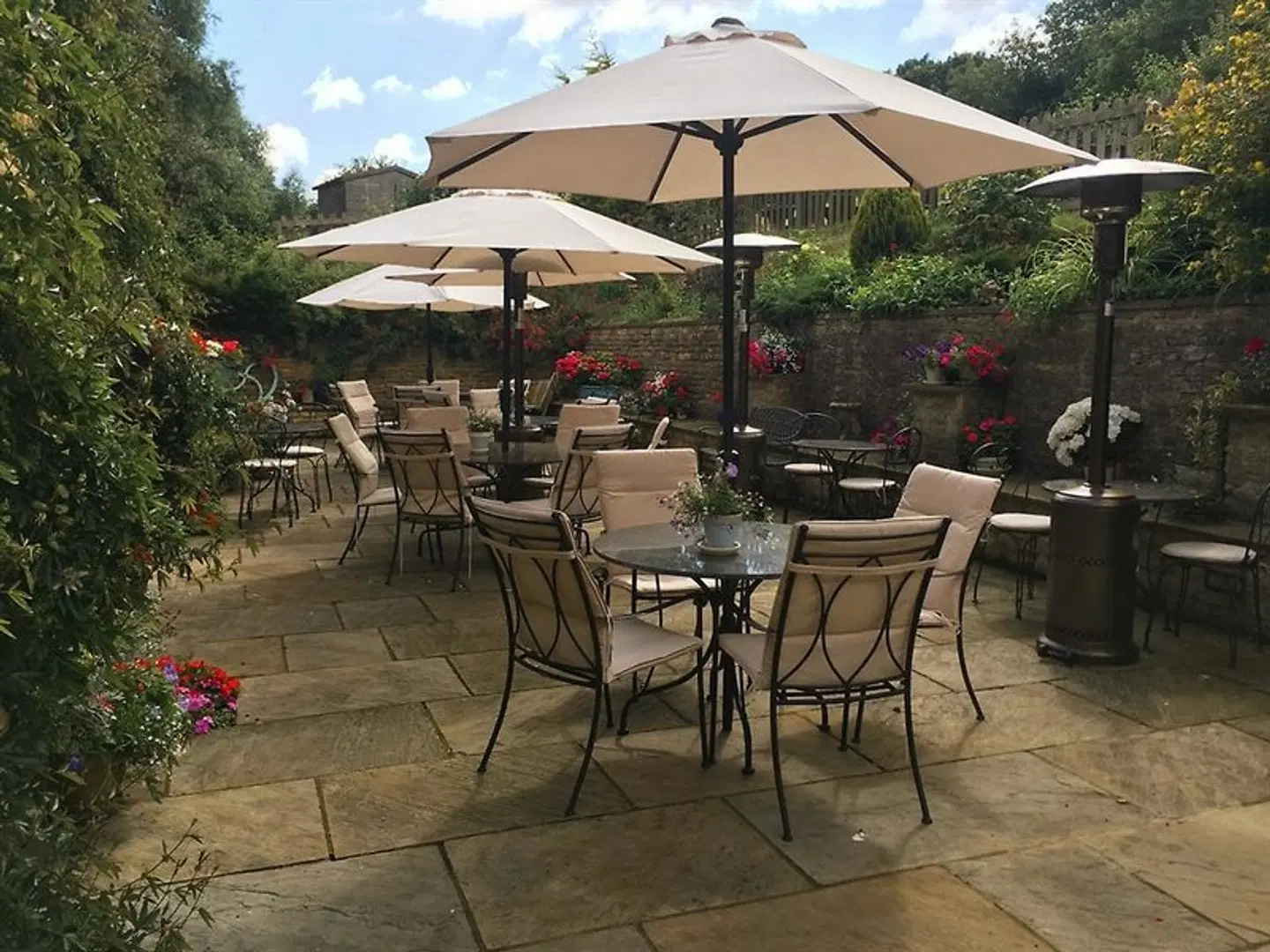 The White Hart Terrasse