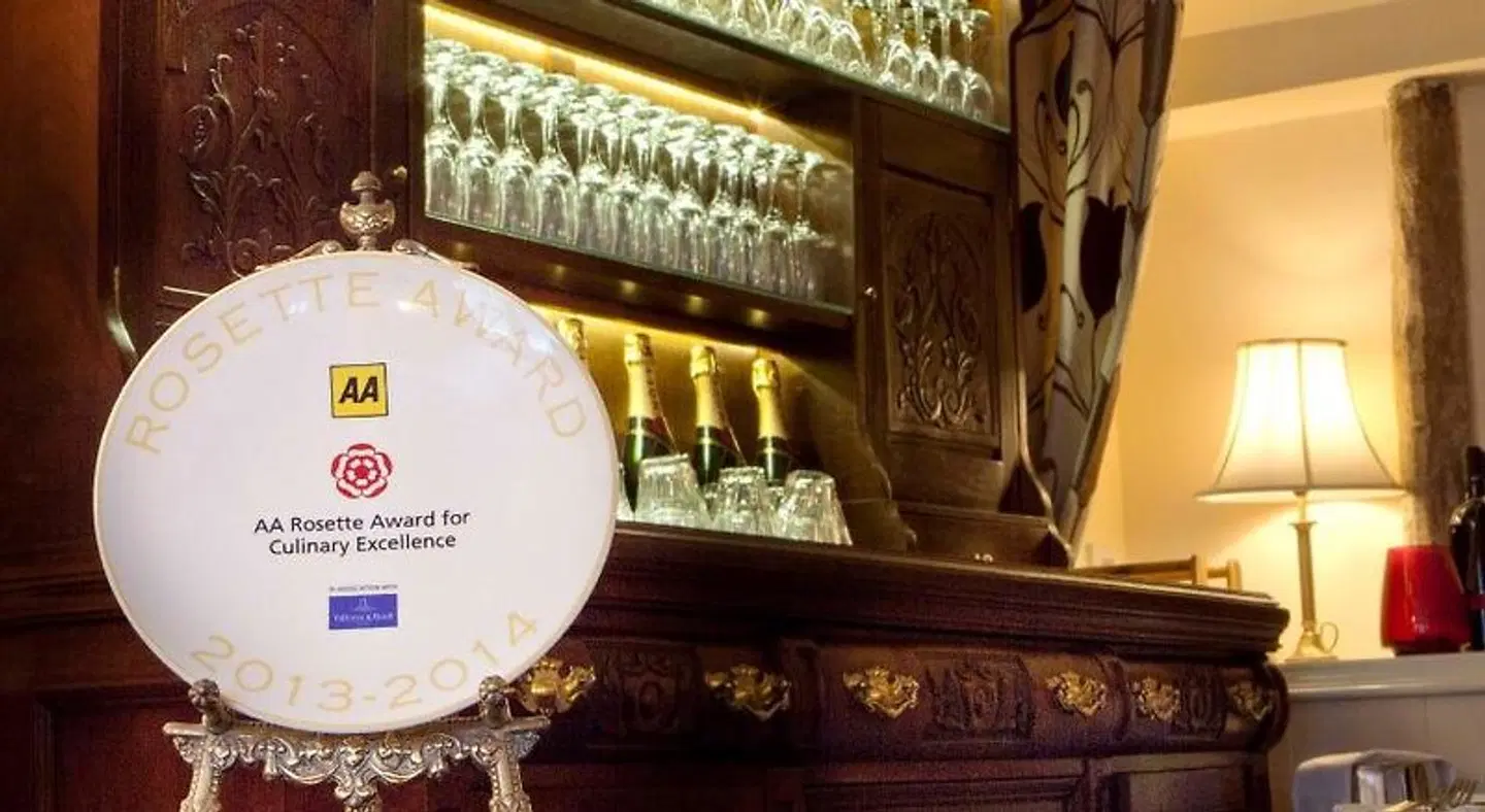 The Old Bell Inn EXTERIOR