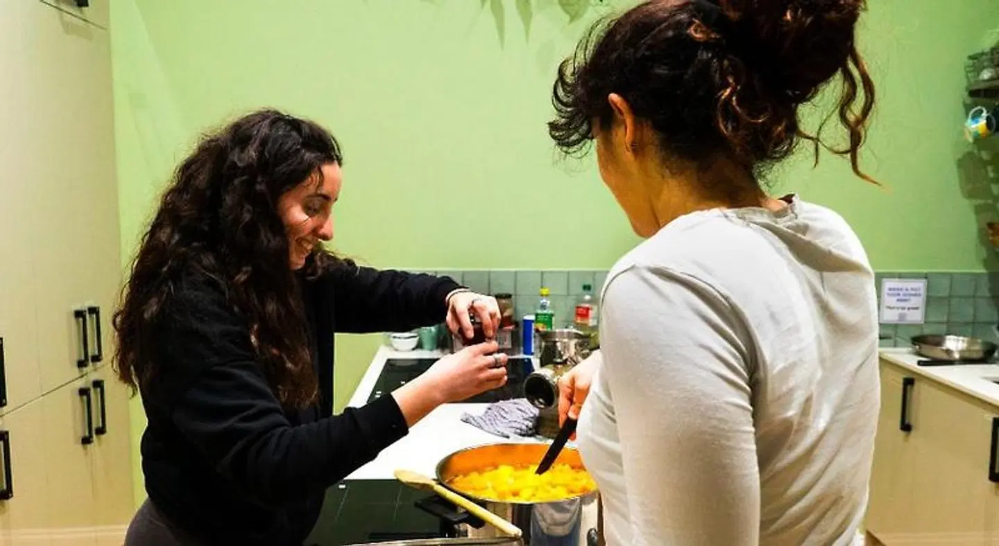 Bath Backpackers Hostel PEOPLE