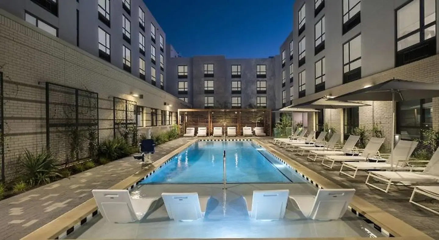 Hampton Inn Austin East Side EXTERIOR