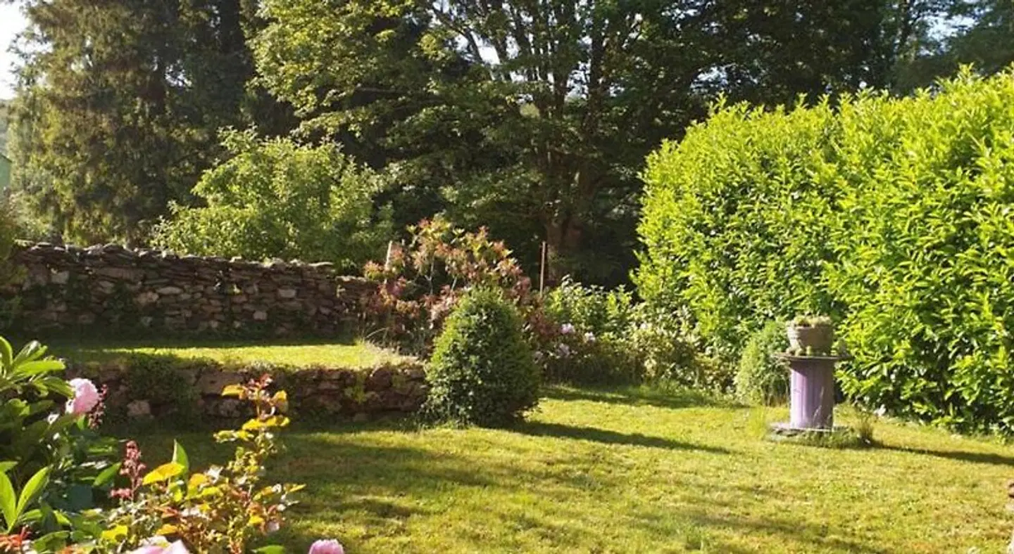 Les Tables Aux Vaches Garten