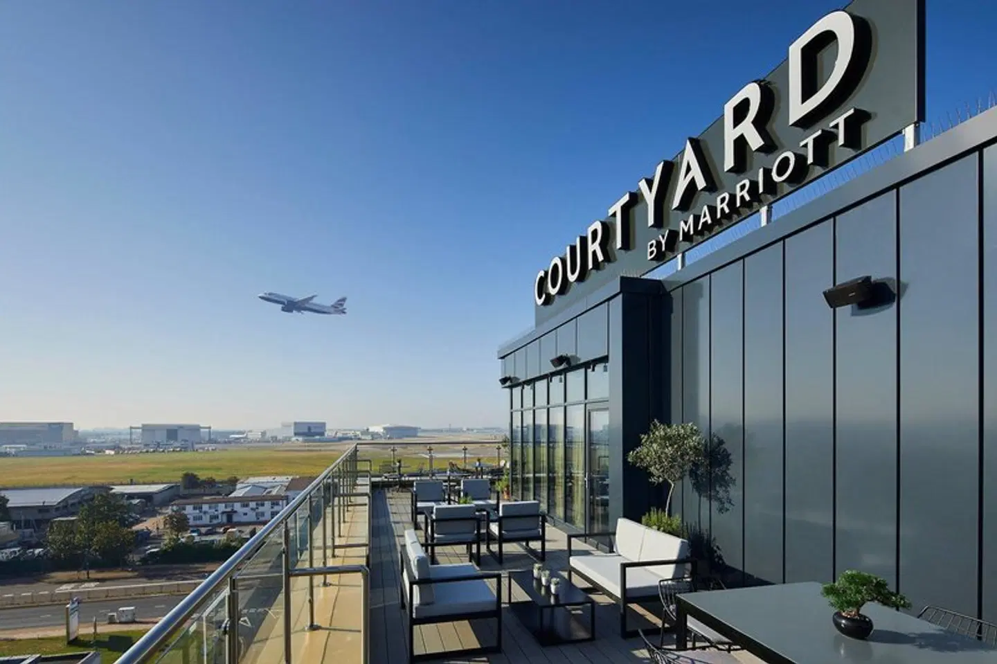 Courtyard by Marriott London Heathrow Airport Terrasse