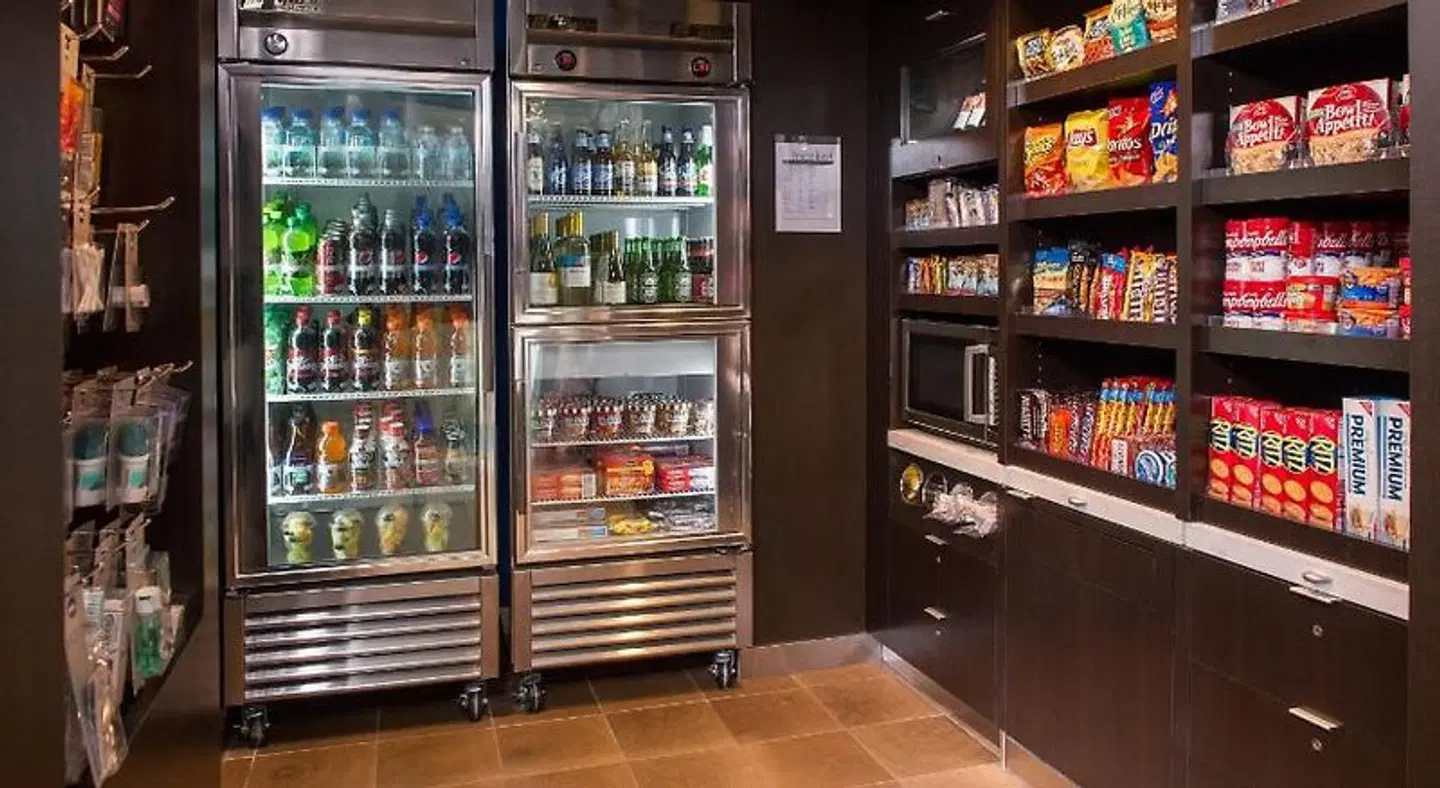 Courtyard by Marriott Richmond West Bar