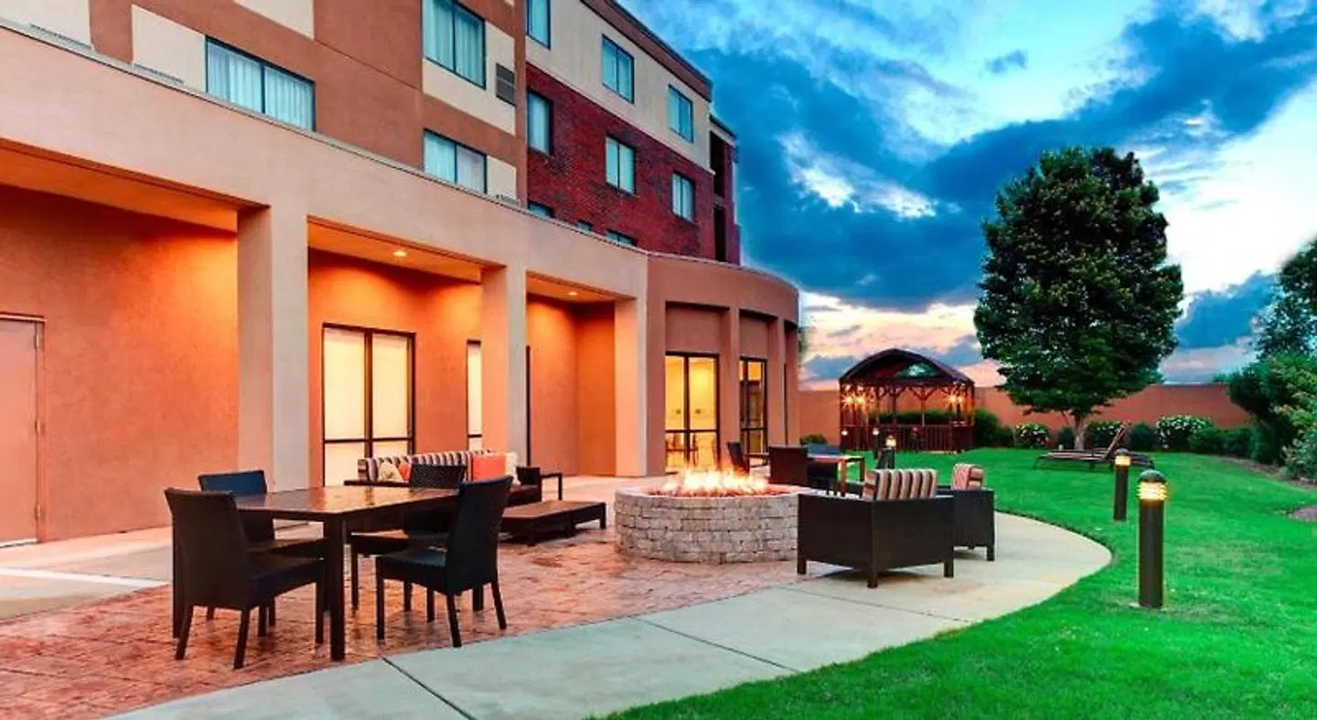 Courtyard by Marriott Anniston Oxford EXTERIOR