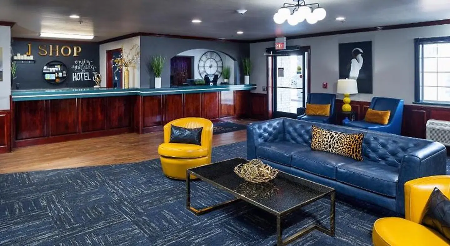 Hotel J Green Bay Bar