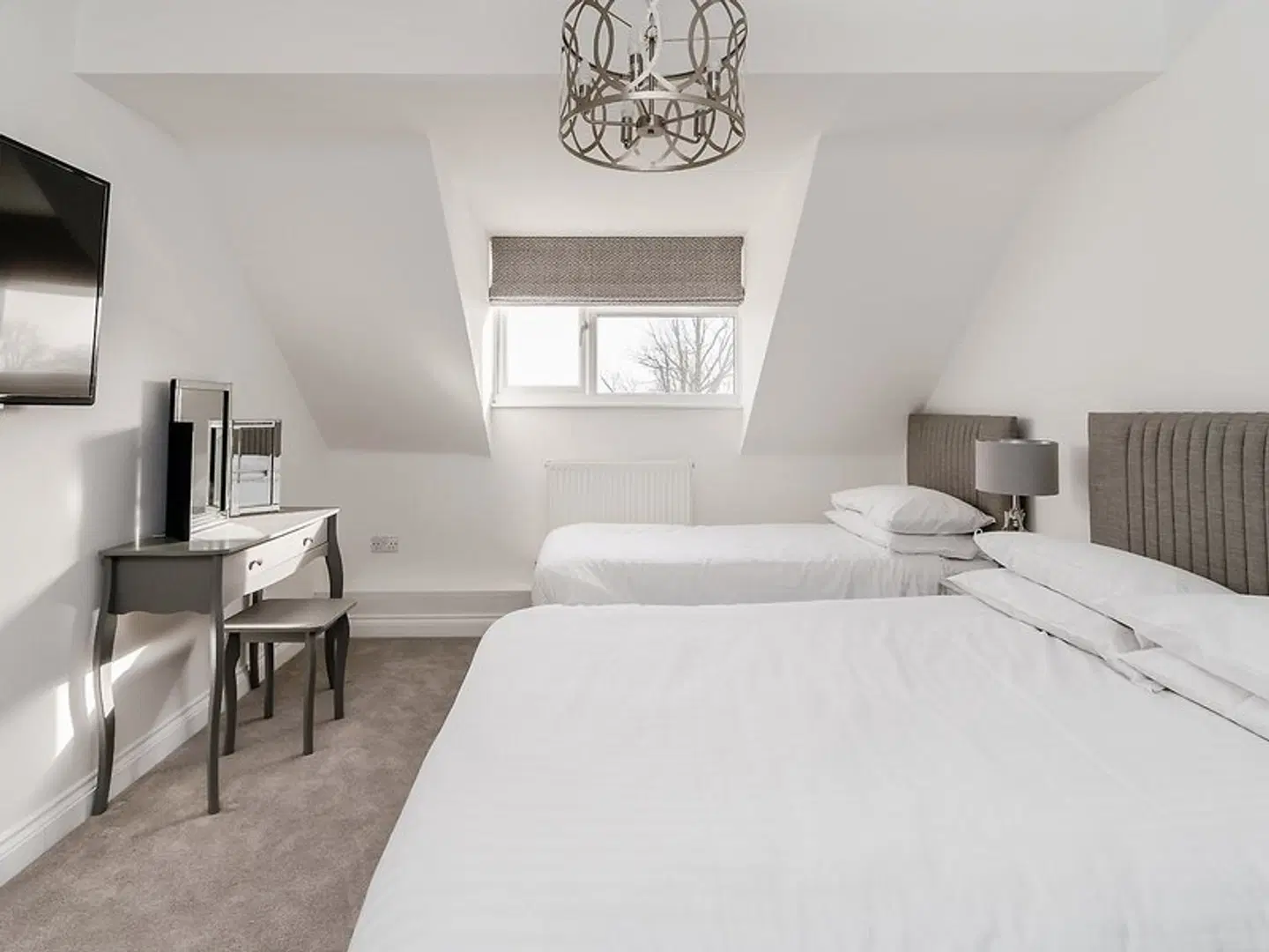 Pike and Eel Hotel and Marina ROOM_EXAMPLE
