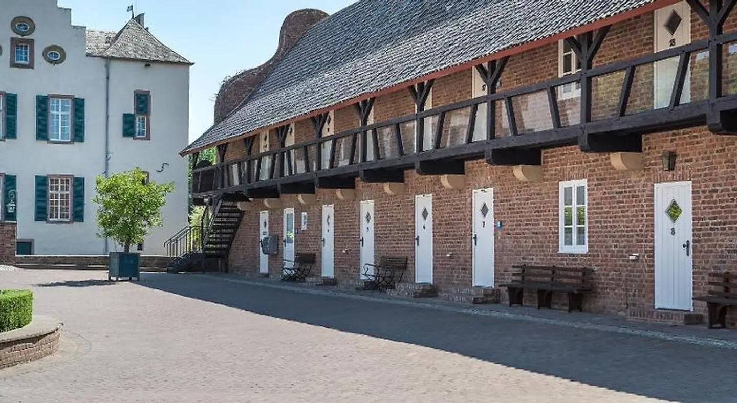 Burg Heimerzheim EXTERIOR
