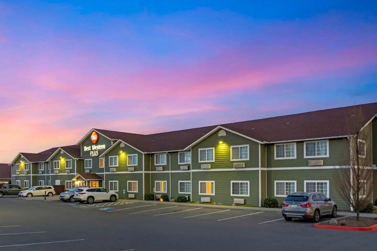 Best Western Plus The Inn at Horse Heaven EXTERIOR