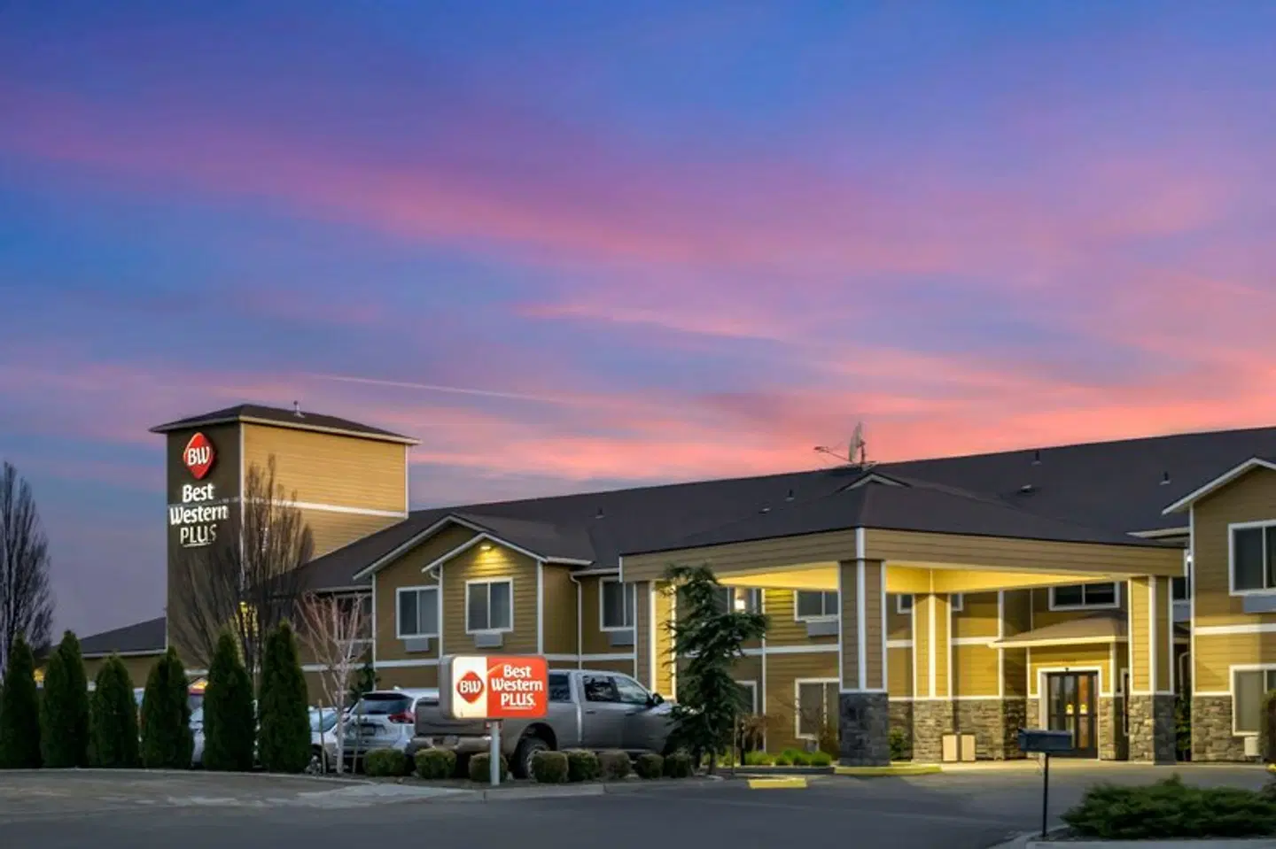 Best Western Plus Grapevine Inn EXTERIOR