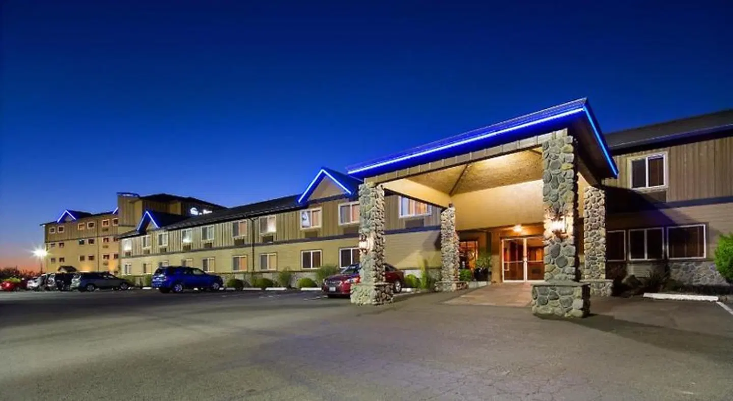 Best Western Astoria Bayfront Hotel EXTERIOR