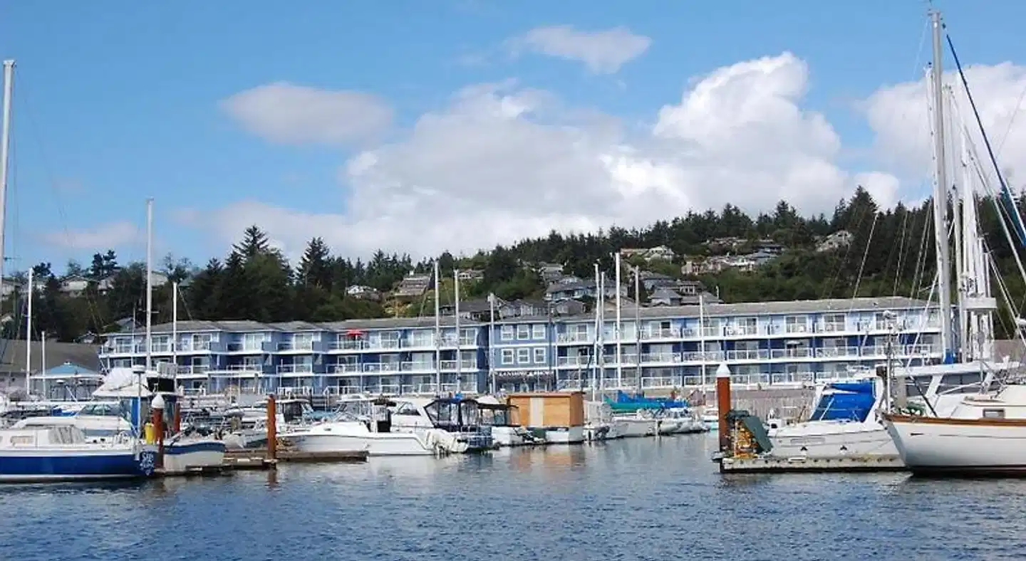 The Landing at Newport Condominium Hotel Aussenansicht
