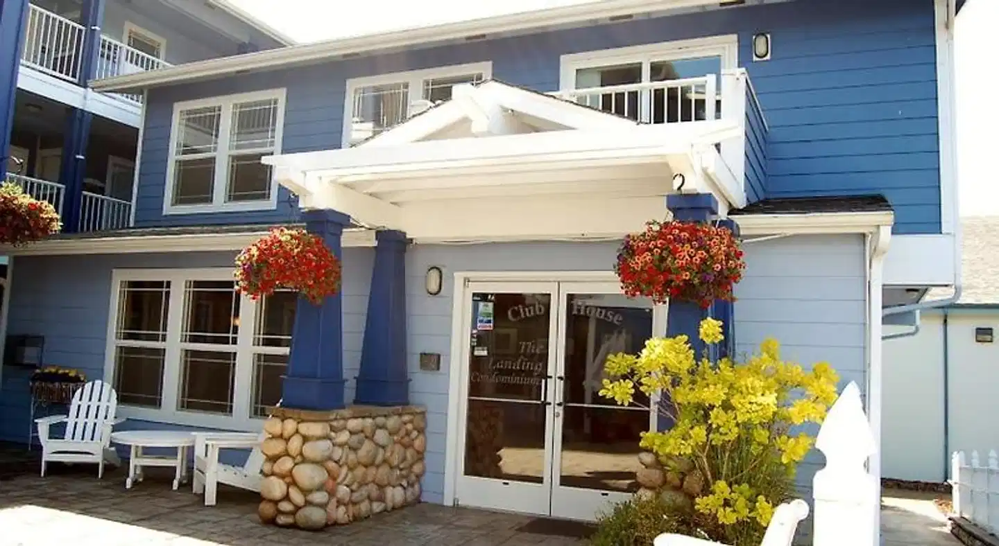 The Landing at Newport Condominium Hotel Aussenansicht