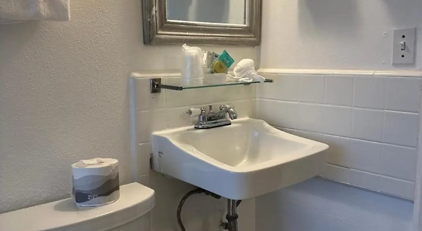 Deane's Oceanfront Lodge Badezimmer