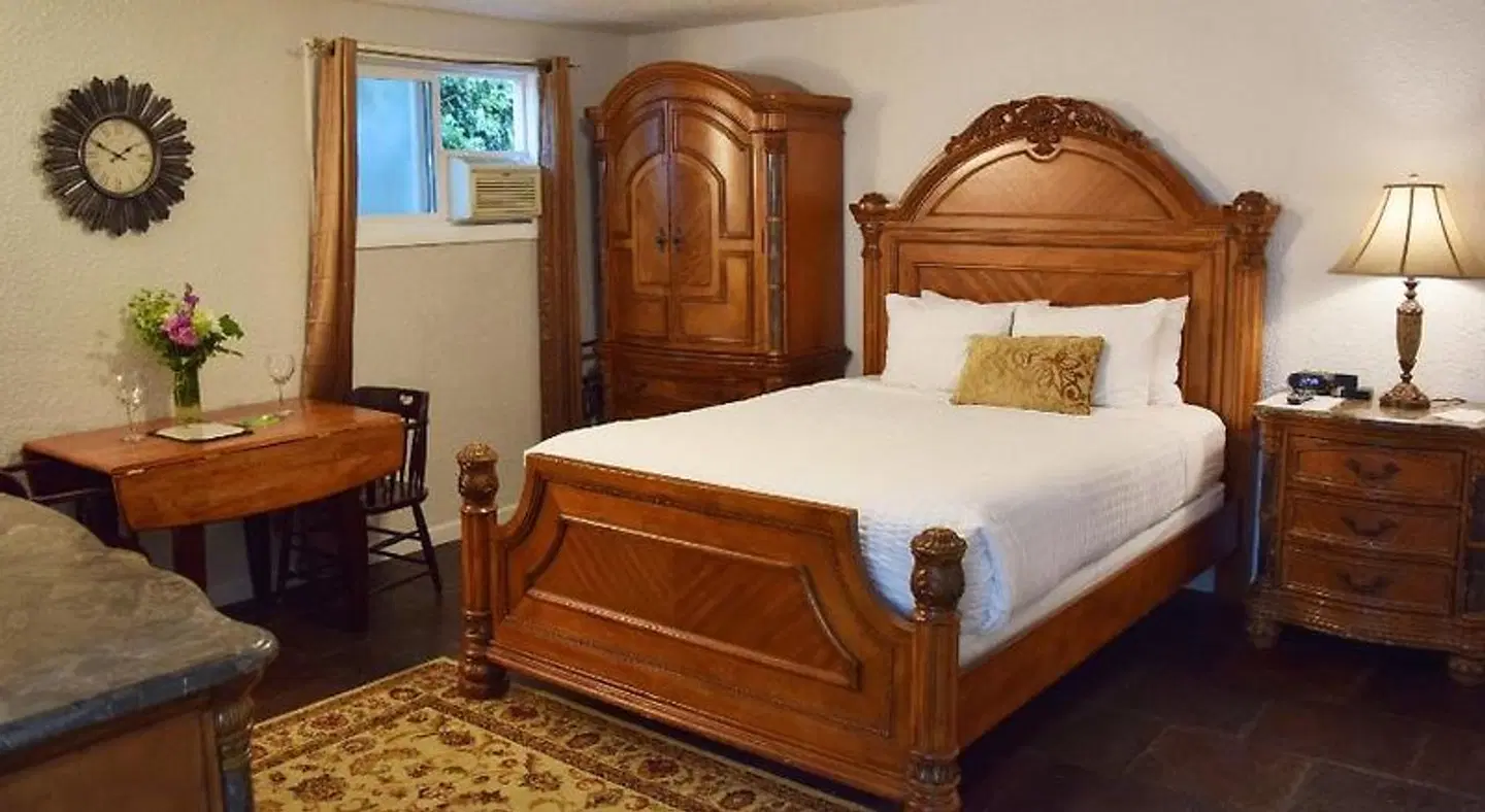 Silverton Inn & Suites ROOM_EXAMPLE