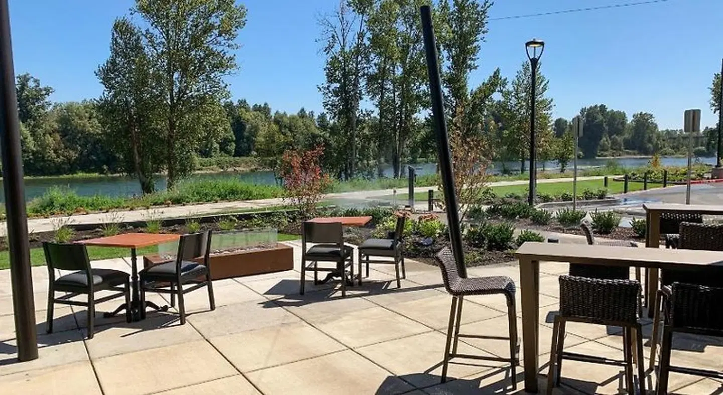 The Independence Terrasse