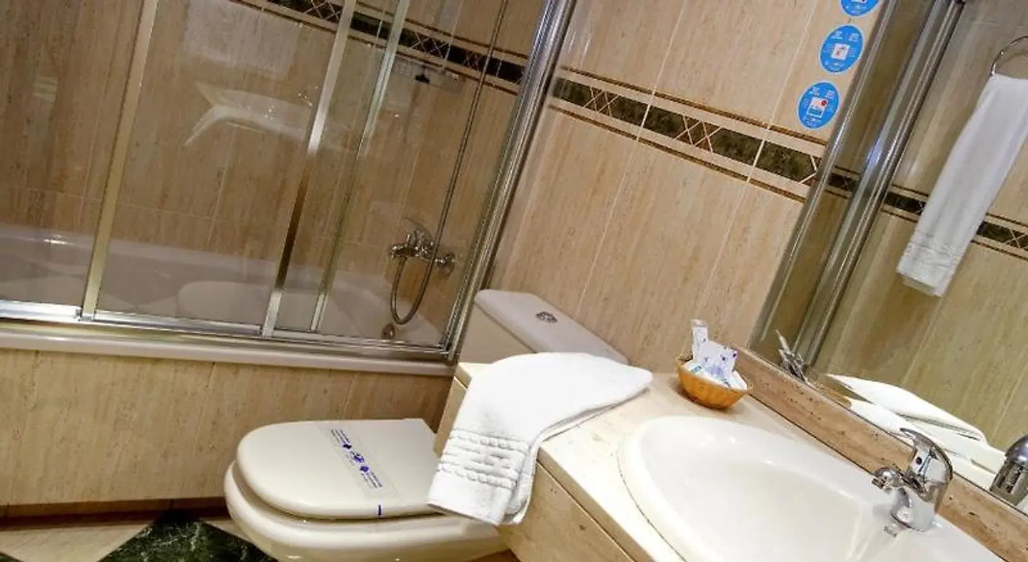 Hostal Silserranos Badezimmer