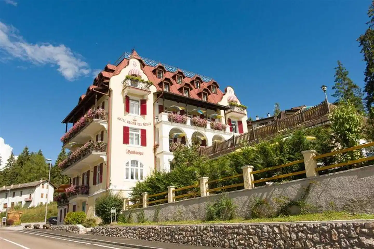 Regina del Bosco / Waldkönigin Aussenansicht