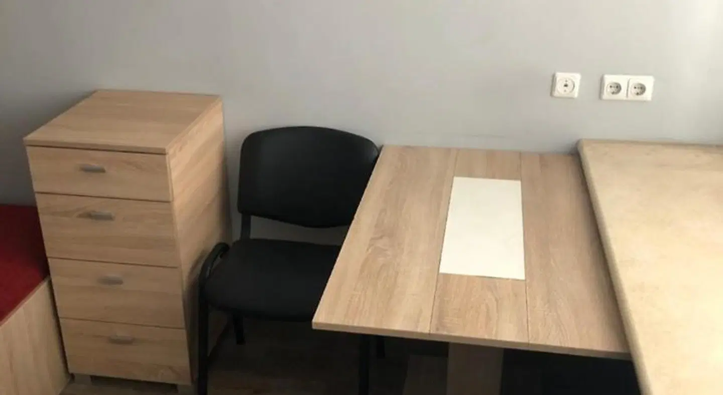 Laurita ROOM_EXAMPLE