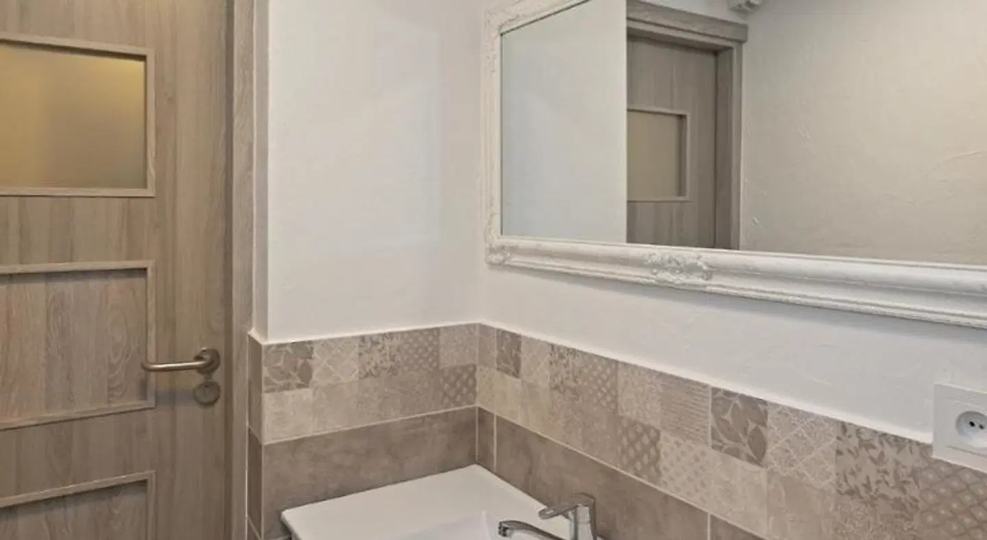 HappyInn Rooms Badezimmer