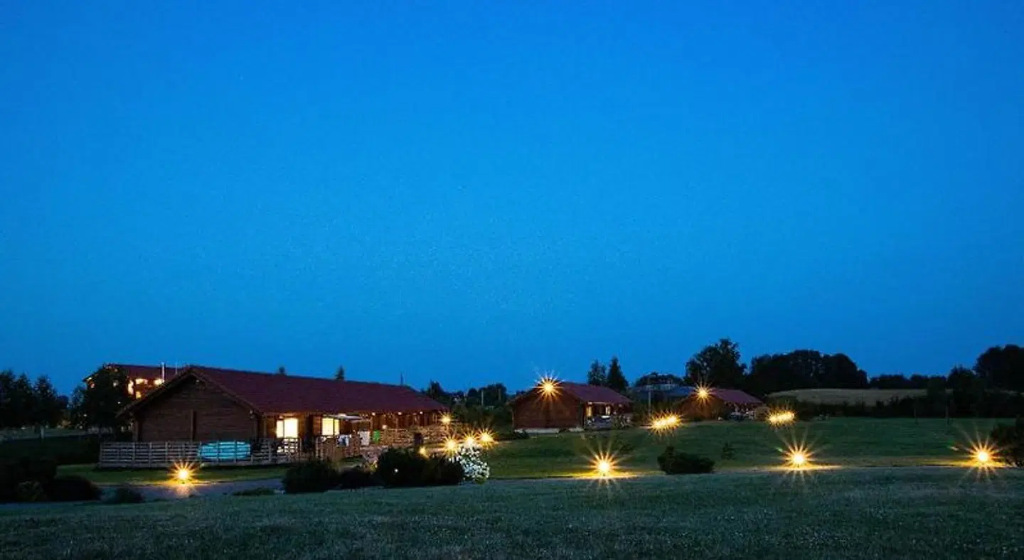 Dvar''n' dvaras EXTERIOR